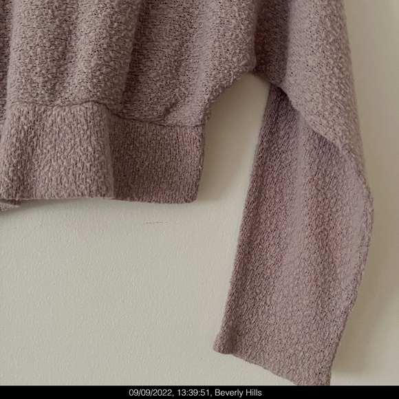 SOLD ♏️ UO Cropped Deep V Boucle Sweater - Picture 9 of 14